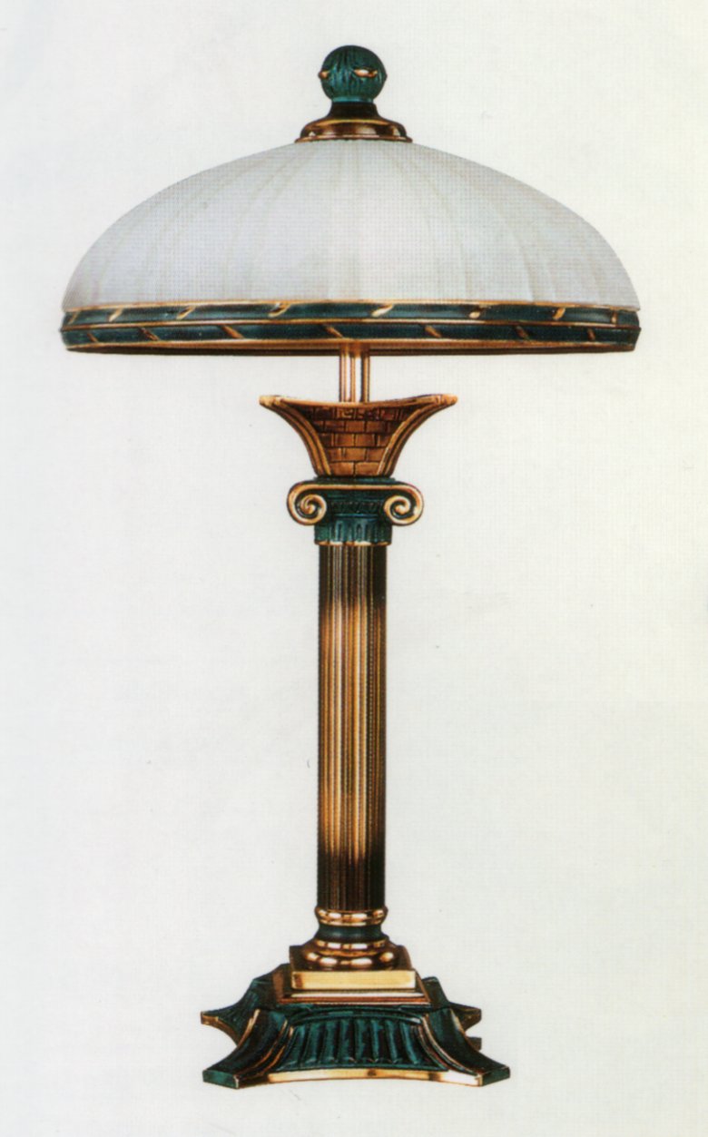 Настольная лампа Bejorama art.1932, производство Испания; Высота:53 ;Диаметр:30 ;Глубина: ; Количество ламп: 3; Максимальная мощность лампы:60 Вт.; Цвет: кожа, кожа зеленая патина;  Цена: ;  