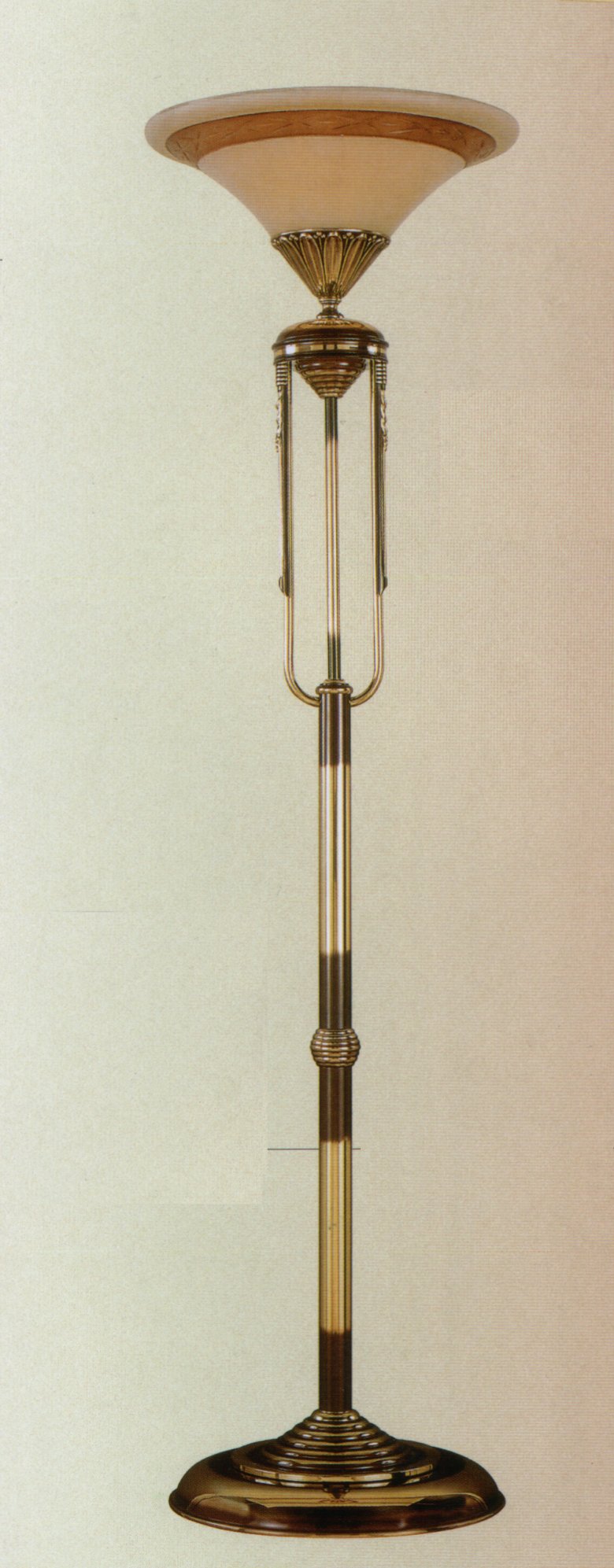 Торшер Bejorama art.1968, производство Испания; Высота:177 ;Диаметр:35 ;Глубина: ; Количество ламп:1 ; Максимальная мощность лампы: 150 Вт. ; Цвет: кожа;  Цена: ;  