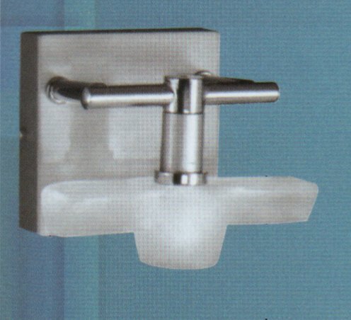 Люстра Iberlamp art.066_71_87-01, производство Испания; Высота:11 ; Ширина:14,5; Глубина:12 ; Количество ламп:1хЕ-27галоген ; Максимальная мощность лампы:40 Вт.;  Стекло: белое матовое; Металл: хром+матовый никель ; 