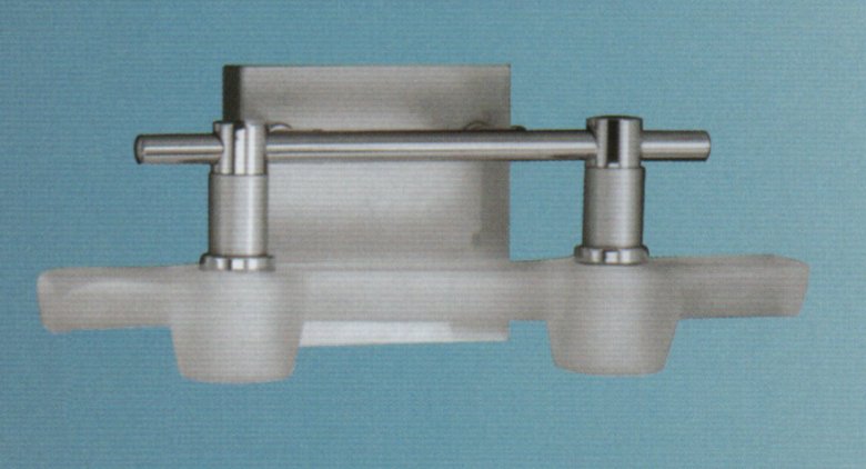 Люстра Iberlamp art.066_72_87-01, производство Испания; Высота:11 ; Ширина:29,5; Глубина:12 ; Количество ламп:2хЕ-27галоген ; Максимальная мощность лампы:40 Вт.;  Стекло: белое матовое; Металл: хром+матовый никель ; 